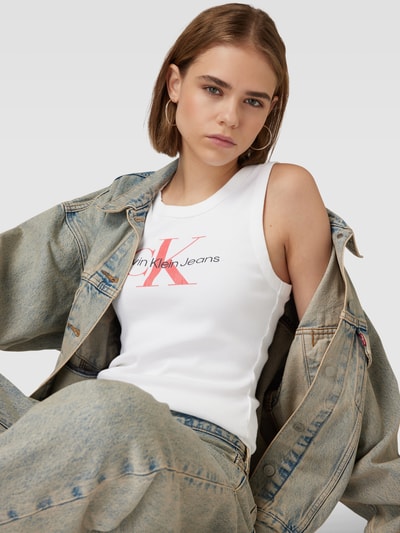 Kup online Calvin Klein Jeans Top z nadrukiem z logo biały