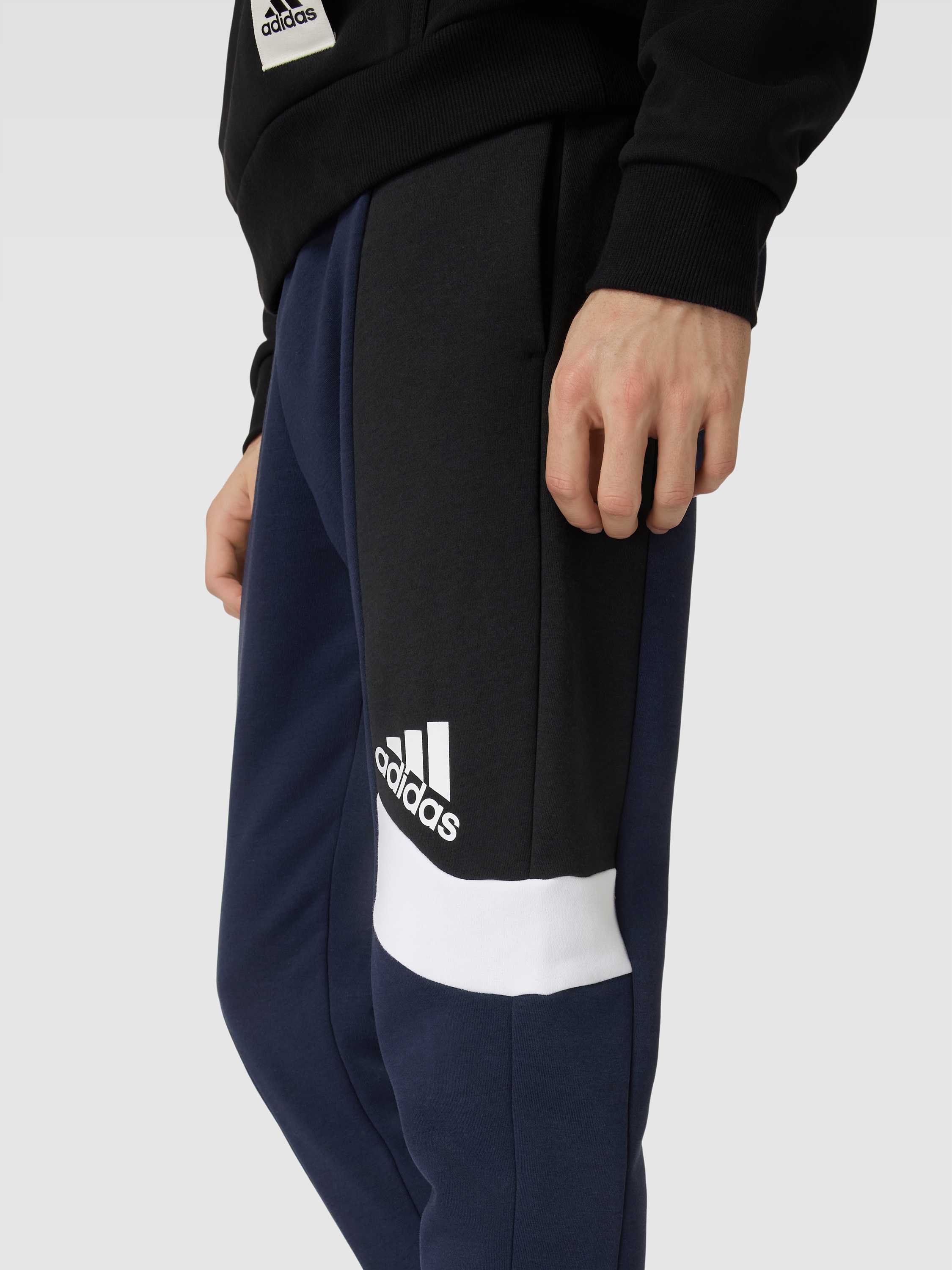 ADIDAS Sweatpants mit Label-Print (schwarz) online kaufen