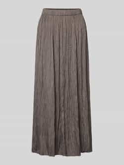Oui Midirok in geplooide look