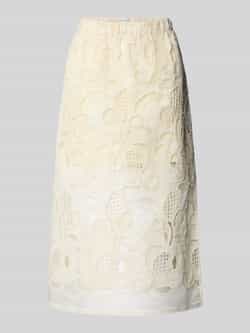 P&C* curated by Anna Schürrle Midirok met kanten bekleding