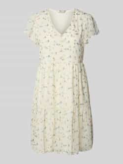 Only Getailleerde chiffon jurk met dobbystructuur model 'AIDA ELISA'