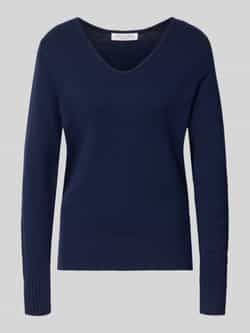 Christian Berg Woman Gebreide pullover van viscosemix met V-hals
