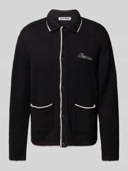 REVIEW Gebreid jack met platte kraag en knoopsluiting