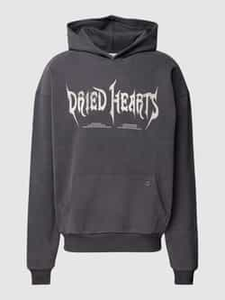 No Bystanders Hoodie in zwart met kangoeroezak model 'DRIED HEARTS'