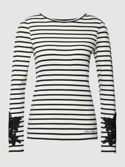 Marc Cain Gestreepte T-shirt met Lange Mouwen en Kantdetail White Dames