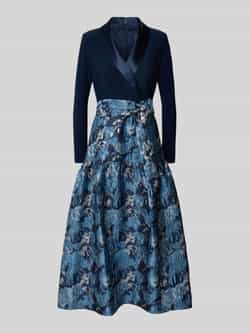 Adrianna Papell Avondjurk in 2-in-1-look met strikceintuur