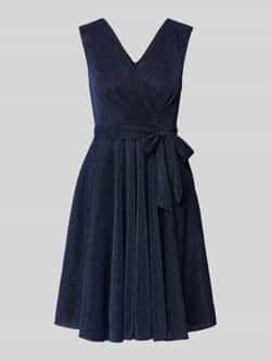 Apricot Knielange jurk met V-hals