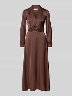 RINASCIMENTO Avondjurk van satijn met V-hals en riem