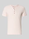 MCNEAL t-shirt z dekoltem w serek i listwą guzikową Jasnoróżowy