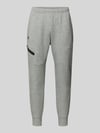 Under Armour Spodnie dresowe o kroju regular fit z nadrukiem z logo Model 'Unstoppable' Jasnoszary