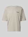 REVIEW T-shirt o kroju oversized z nadrukiem z logo Średnioszary