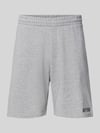 REVIEW regular fit sweatshorts met labelstitching Lichtgrijs gemêleerd