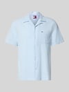 Tommy Jeans Regular Fit Freizeithemd aus Leinen-Baumwoll-Mix Hellblau