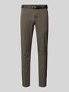 Lindbergh Chino w kroju regular fit z paskiem Oliwkowy
