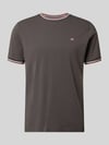 Christian Berg Men T-Shirt mit Kontraststreifen und Rundhalsausschnitt Anthrazit