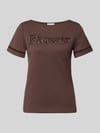 Jake*s Casual T-Shirt mit Lochstickerei und Rundhalsausschnitt Dunkelbraun