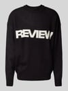 REVIEW Sweter z dzianiny z wyhaftowanym logo Czarny
