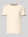 Christian Berg Men Regular Fit T-Shirt mit Logo-Stitching Metallic Beige