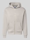 REVIEW Regular Fit Sweatjacke mit Känguru-Tasche Hellgrau