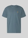 Carhartt Work In Progress T-shirt o kroju regular fit z wyhaftowanym logo Model 'Chase' Szaroniebieski