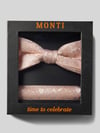 MONTI Fliege und Einstecktuch im Set aus Seide Apricot
