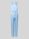 Christian Berg Cocktail Jumpsuit aus Satin mit Bindegürtel Sky