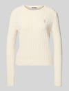 REVIEW Slim Fit Strickpullover mit Rundhalsausschnitt und Zopfmuster Offwhite