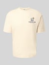 DRYKORN T-Shirt mit Motiv-Print und Rundhalsausschnitt Sand