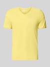 MCNEAL t-shirt z dekoltem w serek i zrolowanym brzegiem Musztardowy