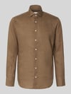 Christian Berg Men Regular Fit Leinenhemd mit Kentkragen Schoko