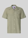 Tommy Jeans Regular Fit Freizeithemd aus Leinen-Baumwoll-Mix Oliv