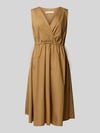 Rinascimento Knielanges Cocktailkleid mit Kordelzug und Kordelstoppern Camel