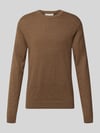 Casual Friday sweter z dzianiny o kroju regular fit z mieszanki bawełny z dodatkiem kaszmiru Czekoladowy