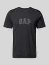 GAP T-Shirt mit Logo-Patch und Rundhalsausschnitt Black