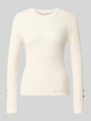GUESS Bluzka z długim rękawem o kroju slim fit z mieszanki wiskozy model 'Ellie' Écru