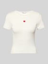 ONLY Slim Fit T-Shirt mit Herz-Stickerei Modell 'ELVA JUNE' Weiss