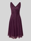 TROYDEN COLLECTION Knielange cocktailjurk met V-hals Paars