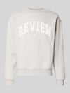 REVIEW Sweatshirt mit Varsiety Embleme Hellgrau Melange