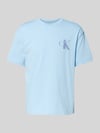 Calvin Klein Jeans T-Shirt mit Label-Print und Rundhalsausschnitt Hellblau