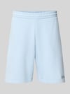 REVIEW regular fit sweatshorts met labelstitching Lichtblauw