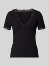 Gina Tricot T-Shirt in Ripp-Optik mit Spitzenbesatz Black