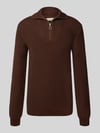Blend Troyer mit Label-Detail Modell 'DENO' Mittelbraun