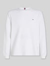 Tommy Hilfiger bluzka z długim rękawem o kroju regular fit z subtelnym detalem z logo Biały