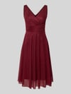 TROYDEN COLLECTION Knielange cocktailjurk met V-hals Bordeaux