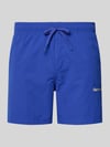 JACK & JONES Spodenki kąpielowe z wyhaftowanym logo model „MAUI” Królewski niebieski