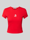 REVIEW T-Shirt mit Label-Stitching Kirsche