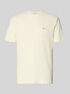 Calvin Klein Jeans T-shirt w kroju regular fit z naszywką z logo Beżowy