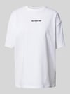 REVIEW Oversized T-Shirt mit Label-Print Weiss