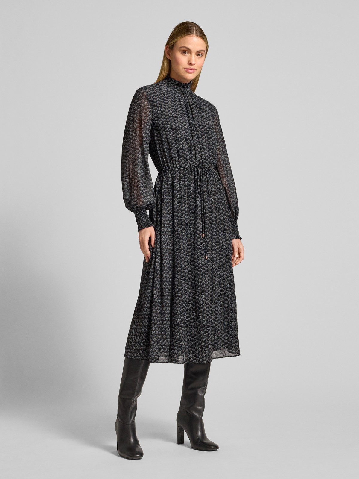 Sukienka midi z falbaniastą stójką - ciemnoniebieski