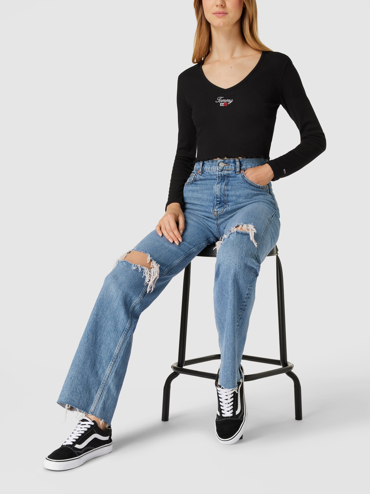 Tommy Jeans Cropped Longsleeve in Ripp-Optik Modell 'BABY' Schwarz 1